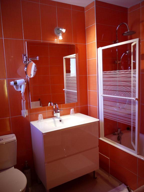 Logis Hotel Des Voyageurs Restaurant La Bonne Tabl'Hay Livron-sur-Drôme Kamer foto