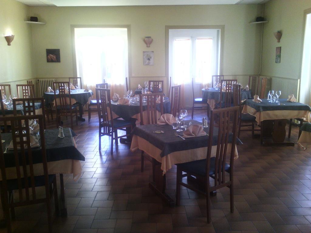 Logis Hotel Des Voyageurs Restaurant La Bonne Tabl'Hay Livron-sur-Drôme Buitenkant foto