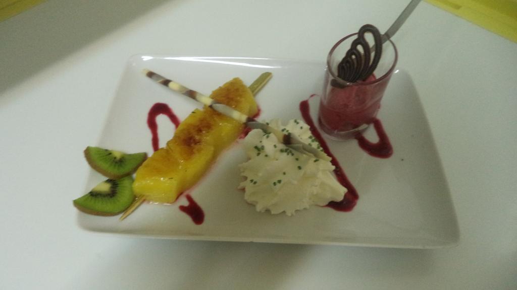 Logis Hotel Des Voyageurs Restaurant La Bonne Tabl'Hay Livron-sur-Drôme Buitenkant foto