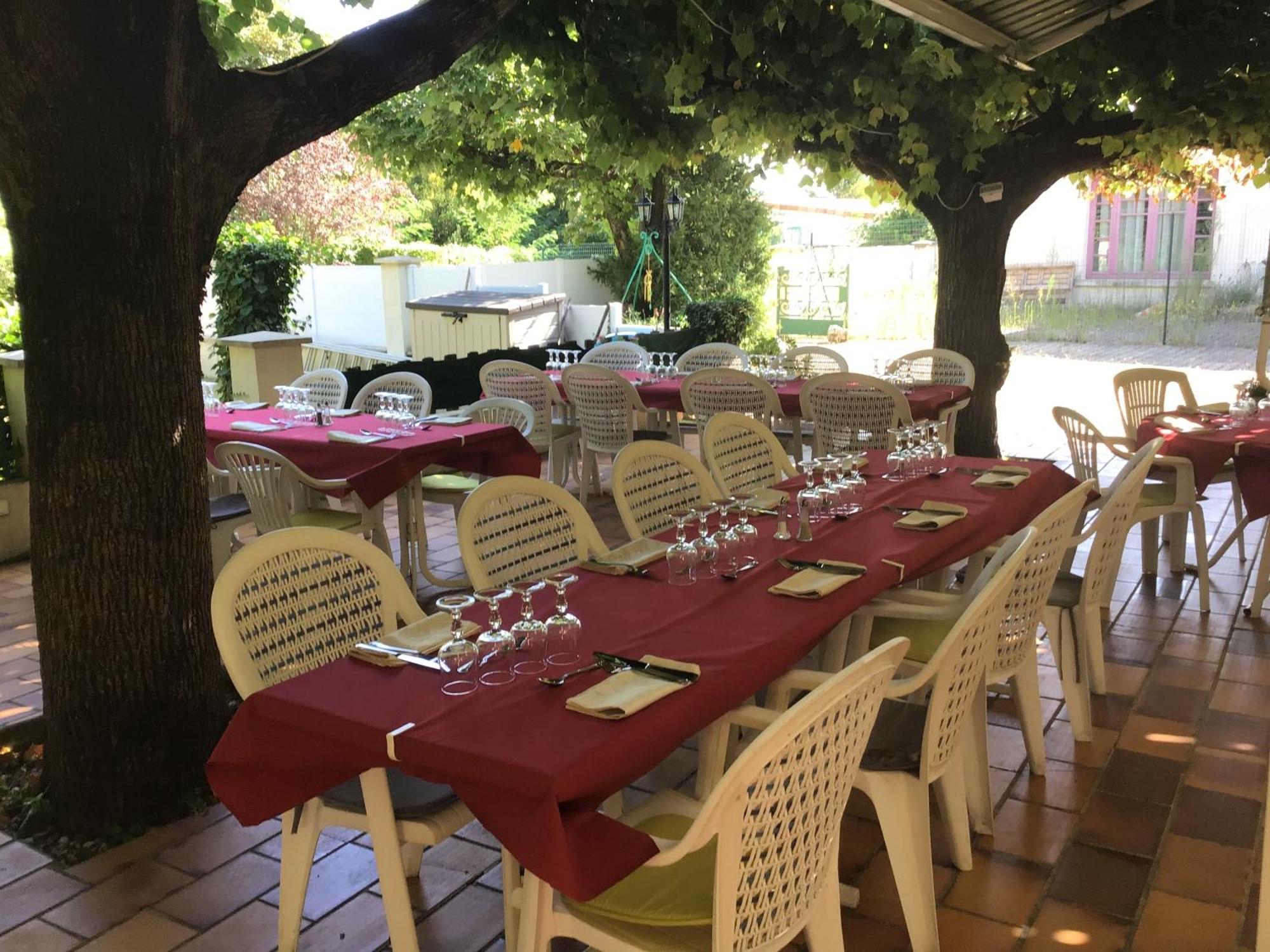 Logis Hotel Des Voyageurs Restaurant La Bonne Tabl'Hay Livron-sur-Drôme Buitenkant foto