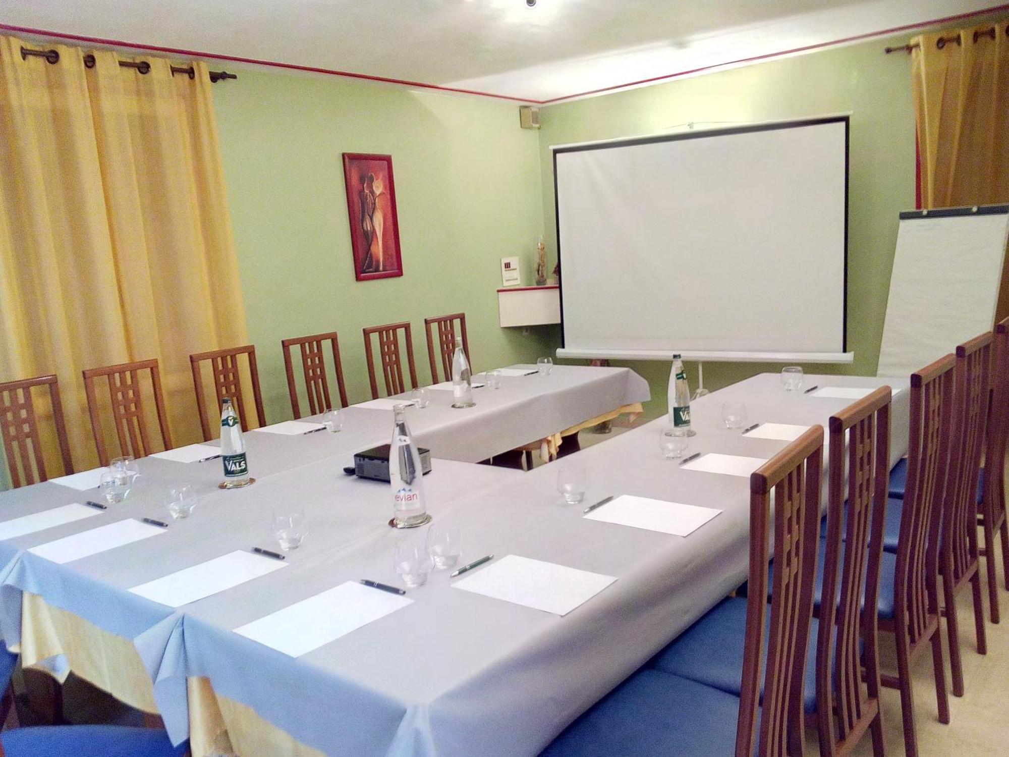 Logis Hotel Des Voyageurs Restaurant La Bonne Tabl'Hay Livron-sur-Drôme Buitenkant foto