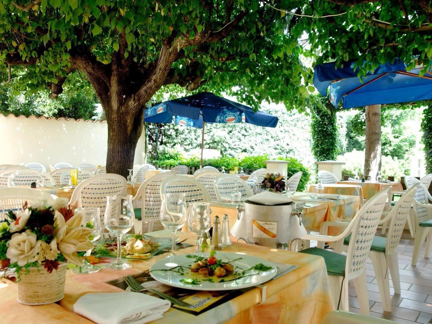Logis Hotel Des Voyageurs Restaurant La Bonne Tabl'Hay Livron-sur-Drôme Buitenkant foto