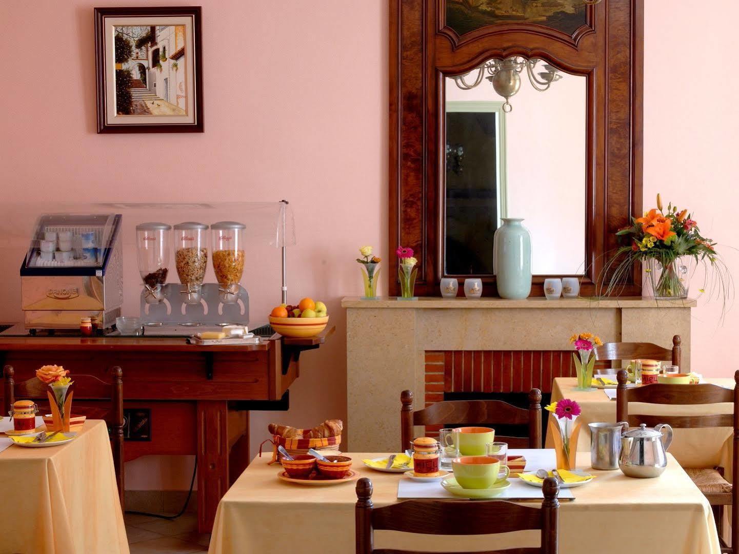 Logis Hotel Des Voyageurs Restaurant La Bonne Tabl'Hay Livron-sur-Drôme Buitenkant foto